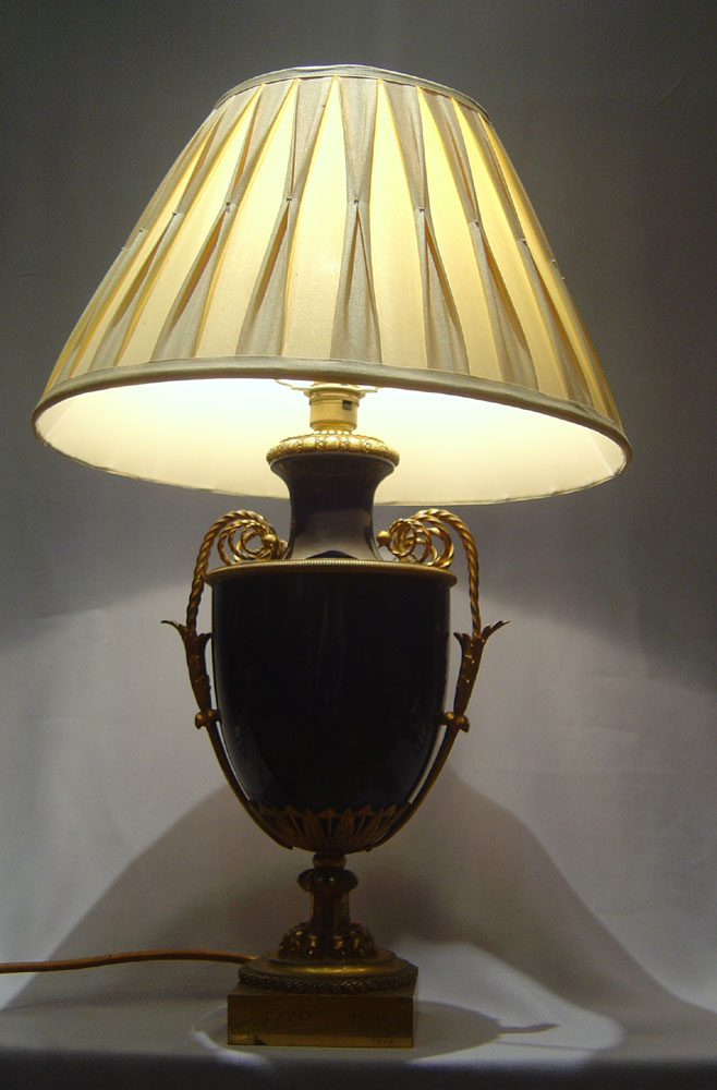 Table lamp in gilt bronze and blue porcelain signed Boudet.