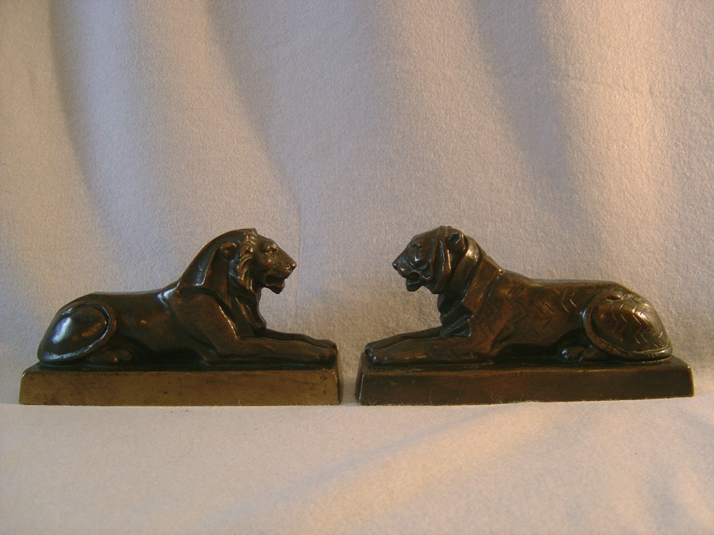 Antique pair Italian Grand Tour bronzes of a Lion and Lioness.