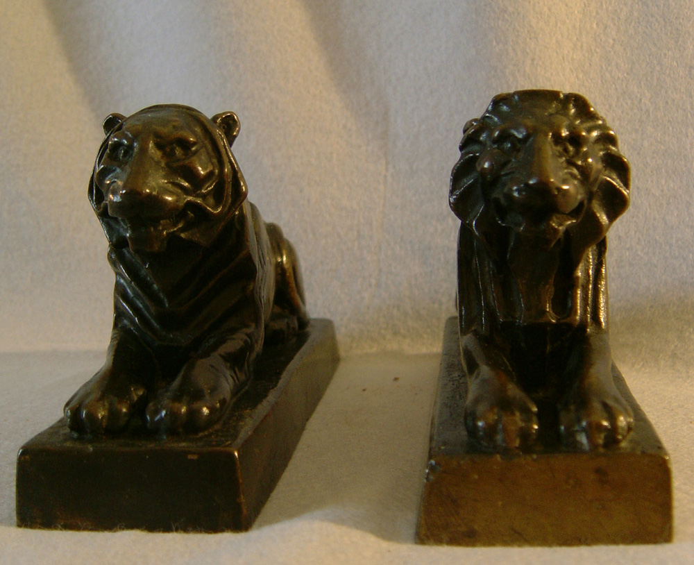 Antique pair Italian Grand Tour bronzes of a Lion and Lioness.