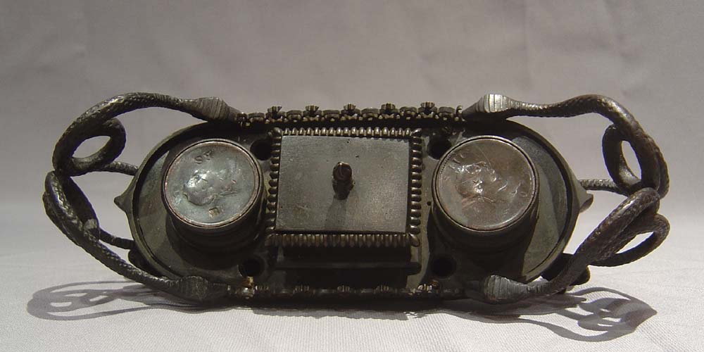 English Regency antique inkwell ecrier in patinated bronze.