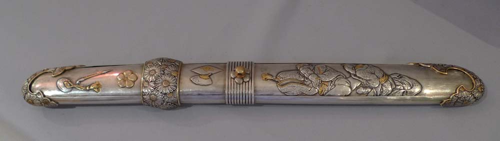 Antique Japanese short sword or Aikuchi.