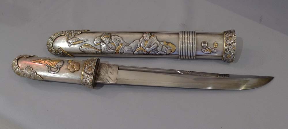 Antique Japanese short sword or Aikuchi.