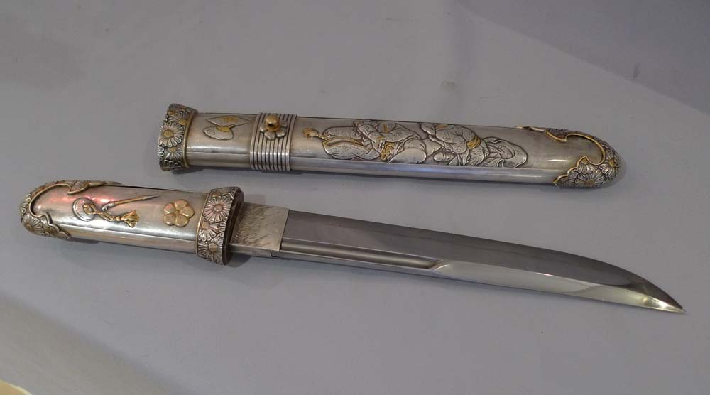 Antique Japanese short sword or Aikuchi.