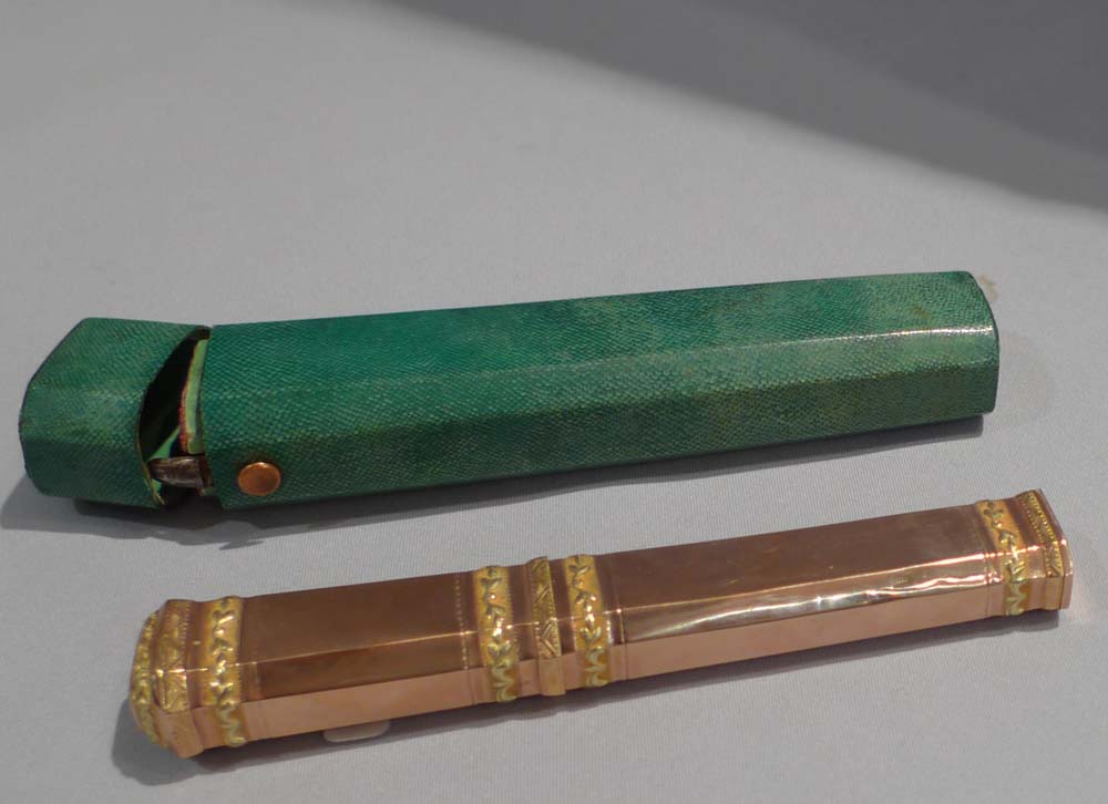 Gold, shagreen cased etui late 18th or early 19th century..