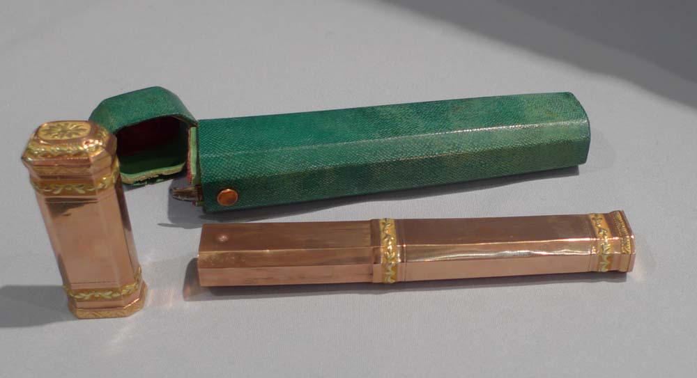 Gold, shagreen cased etui late 18th or early 19th century..