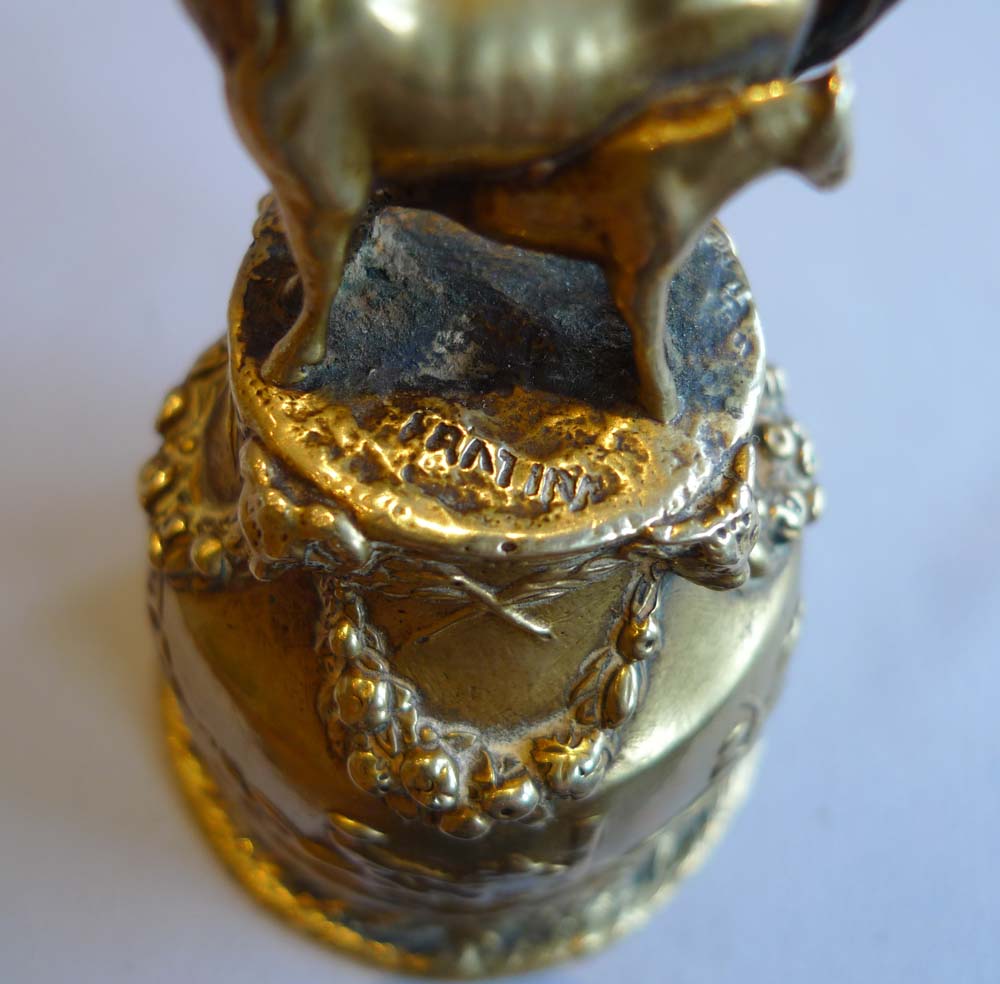 Fratin Animalier bronze and bell metal handbell with horseracing scene around it.