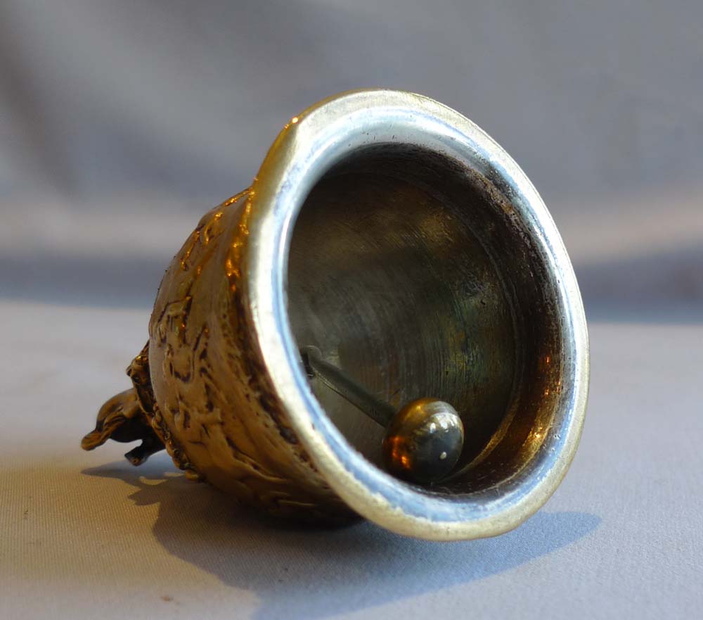 Fratin Animalier bronze and bell metal handbell with horseracing scene around it.
