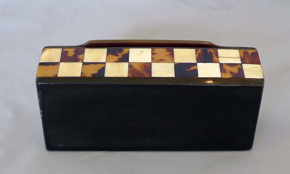 Antique harlequin box in horn, tortoiseshell and ivory box.