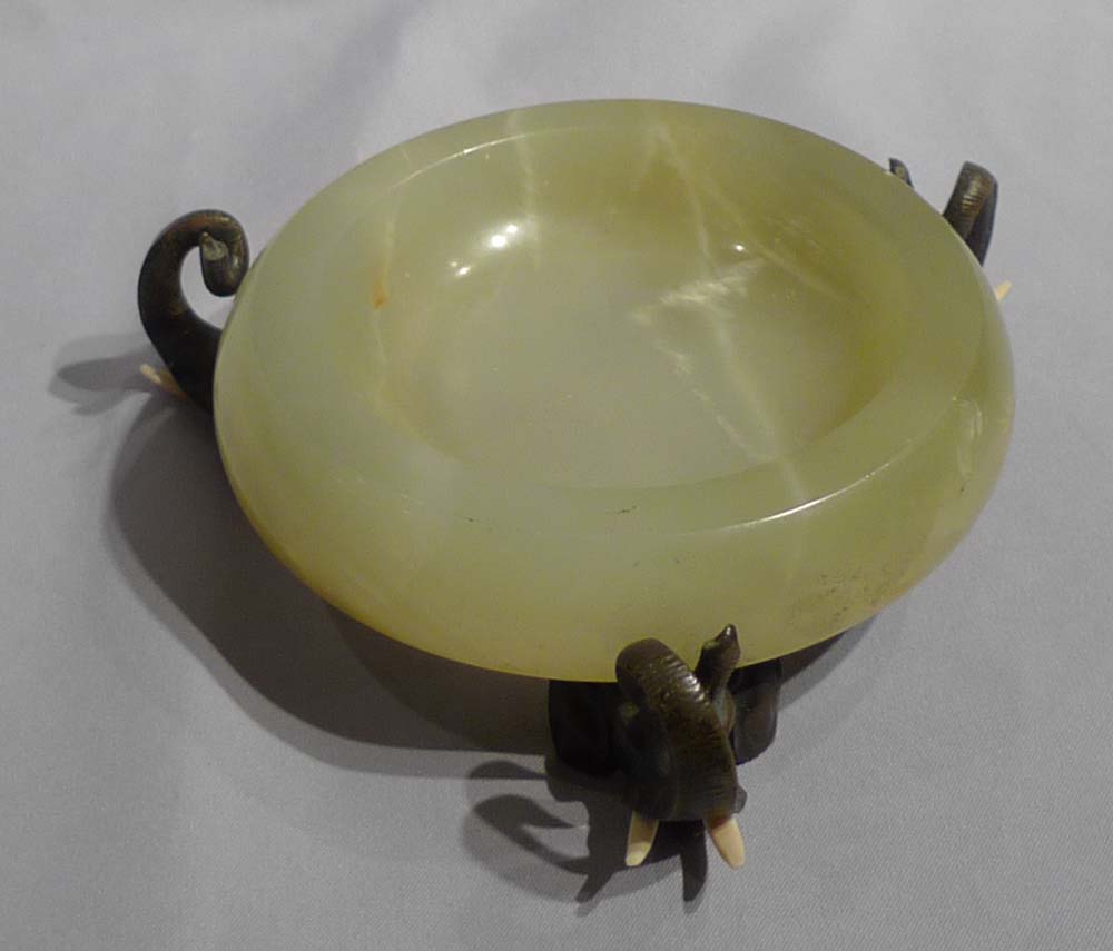 Austrian Art Deco ashtray on elephants heads' feet in patinated bronze, ivory and onyx