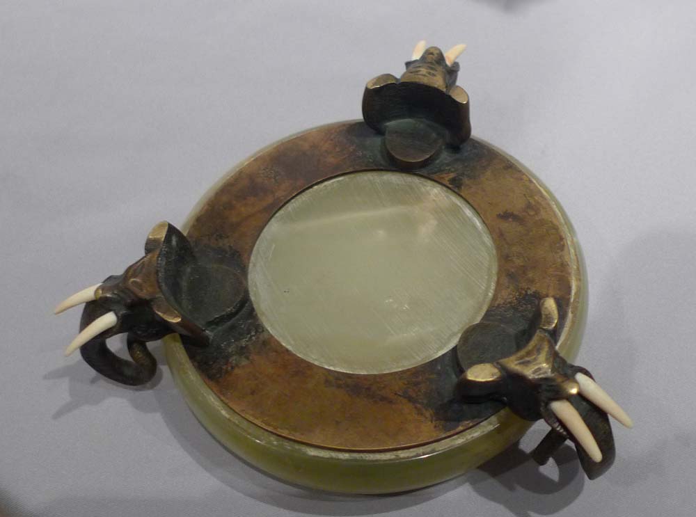 Austrian Art Deco ashtray on elephants heads' feet in patinated bronze, ivory and onyx