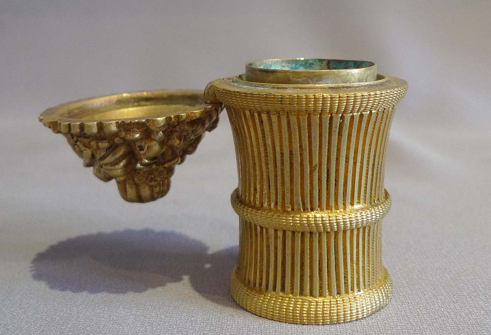 Antique inkwell with hinged lid and modelled as a sheaf of corn.