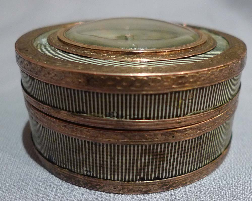 18th century tortoiseshell and gilt bronze snuff box with hunting automaton to lid.