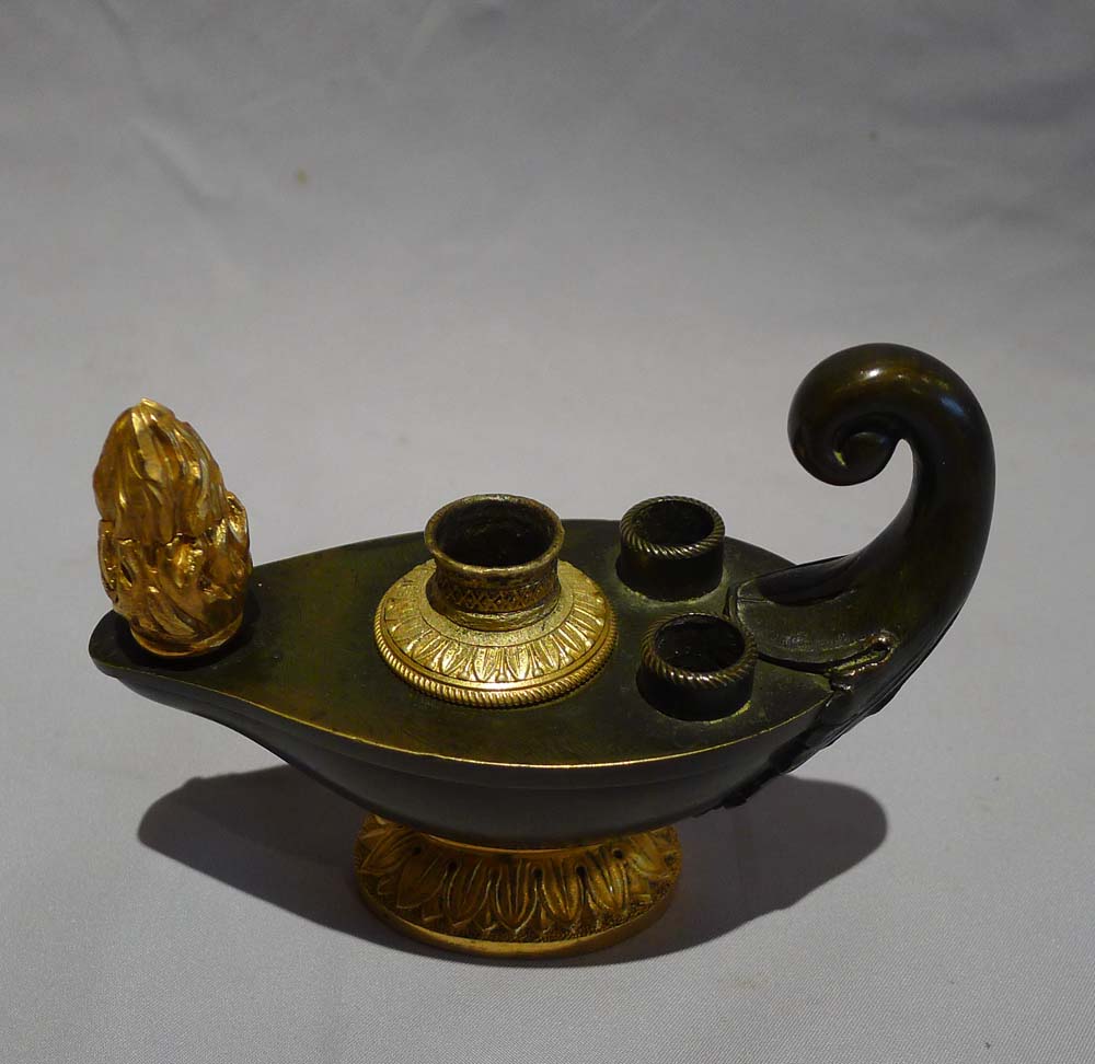 Antique English Regency inkwell formed as an oil lamp in patinated bronze and ormolu