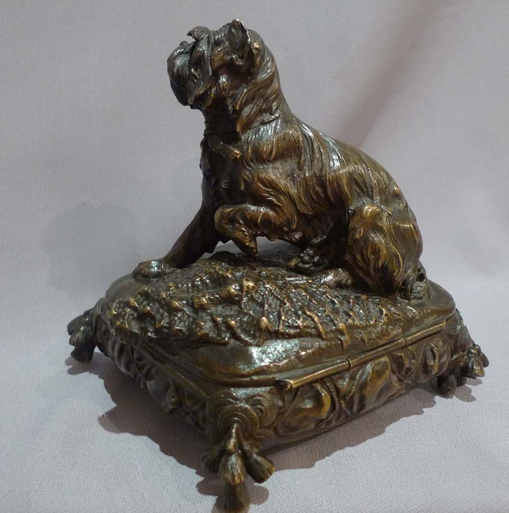Antique bronze box with animalier dog by Prosper lecourtier.