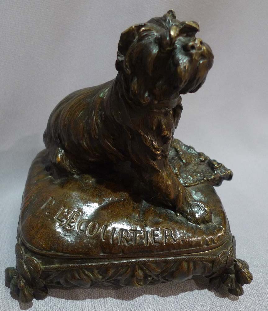Antique bronze box with animalier dog by Prosper lecourtier.