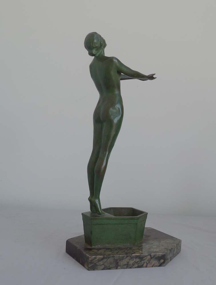 Fine Art Deco bronze nude on shaped marble base.