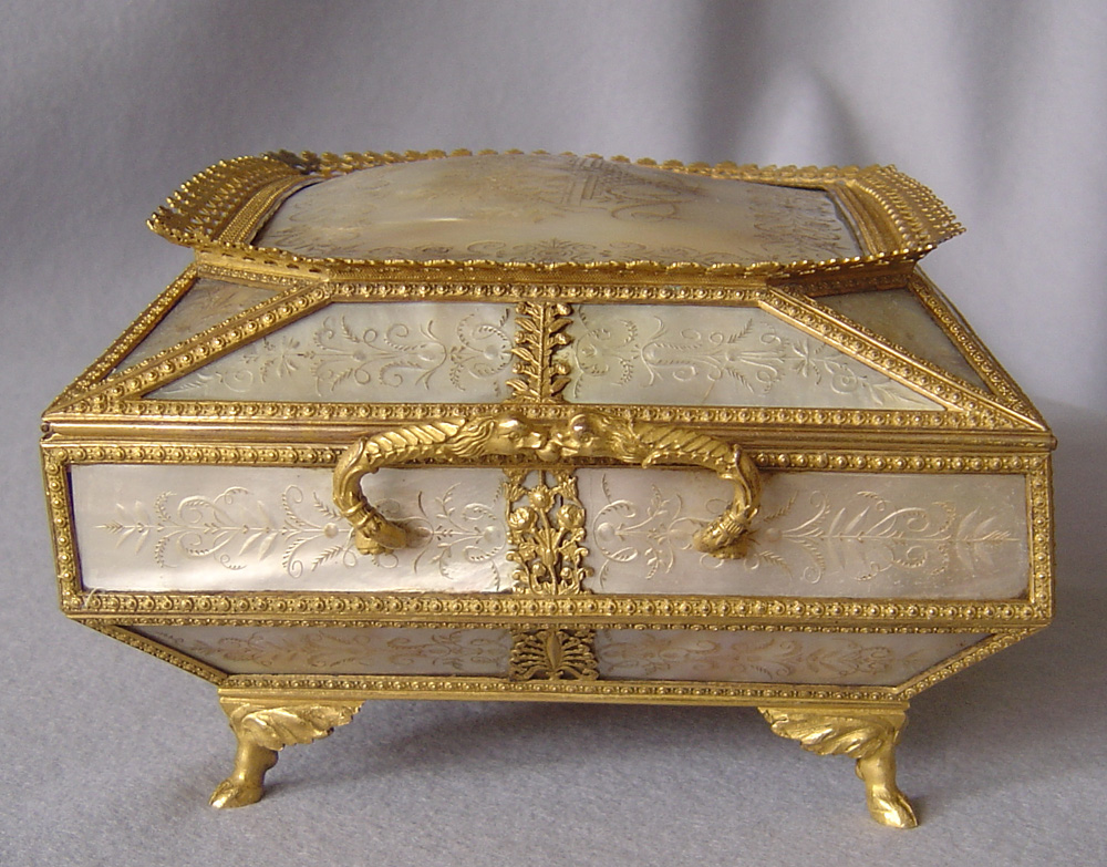 Antique grand tour Palais Royale music box and necessaire in mother of pearl and gilt bronze.