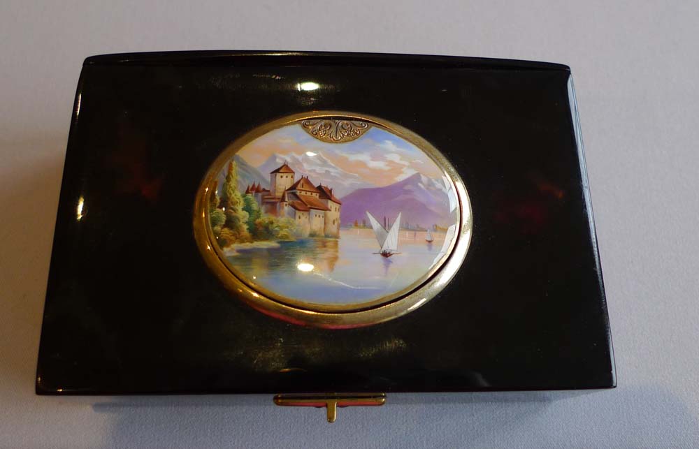 Singing bird box, fusee, in tortoiseshell and enamel by Bruguier