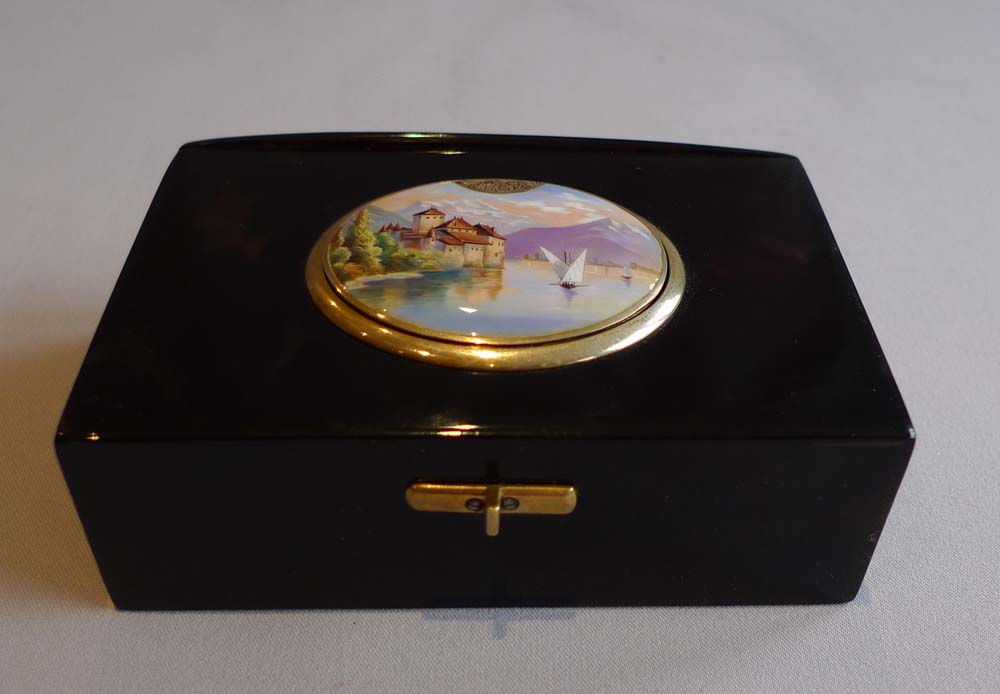 Singing bird box, fusee, in tortoiseshell and enamel by Bruguier