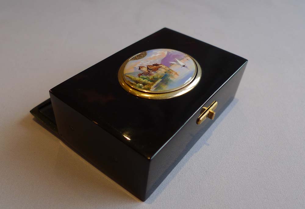 Singing bird box, fusee, in tortoiseshell and enamel by Bruguier