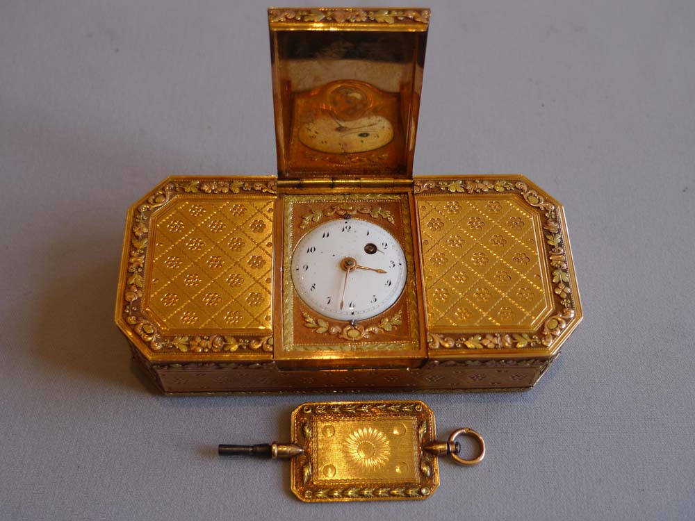 Antique three colour gold snuff box with fusee timepiece and three colour gold key.