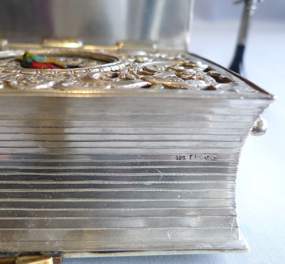 Singing bird box in silver and enamelling in book form by Griesbaum.