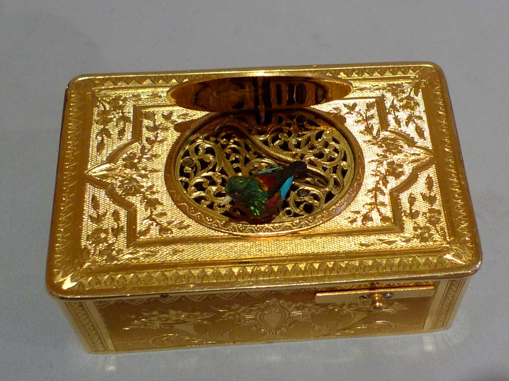 Antique singing bird box in gilt bronze engraved case, Swiss, OMM movement