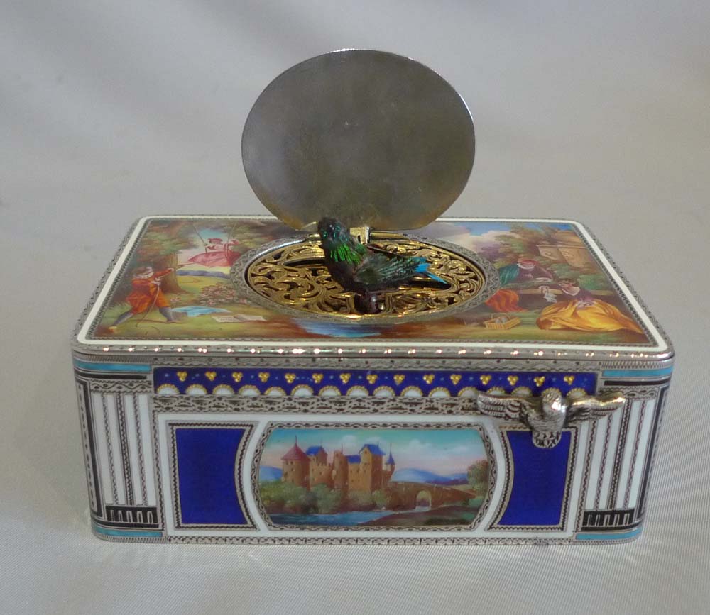 Singing bird box in solid silver and all over enamel, Griesbaum model #7.