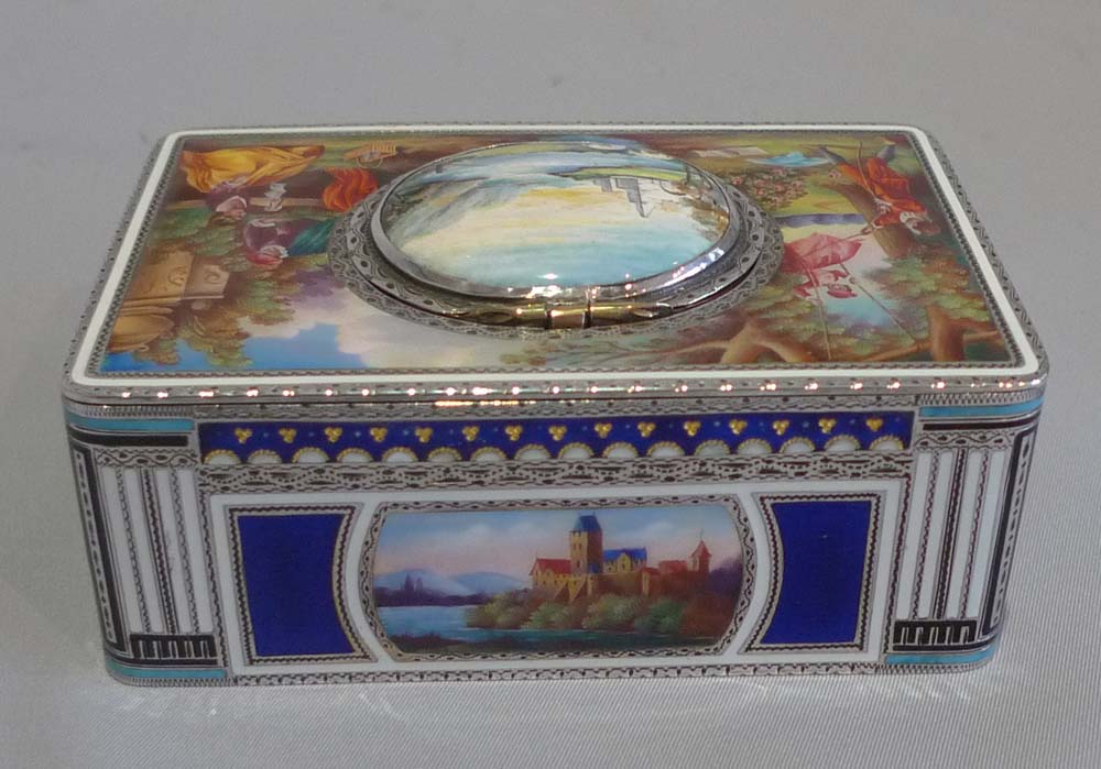 Singing bird box in solid silver and all over enamel, Griesbaum model #7.