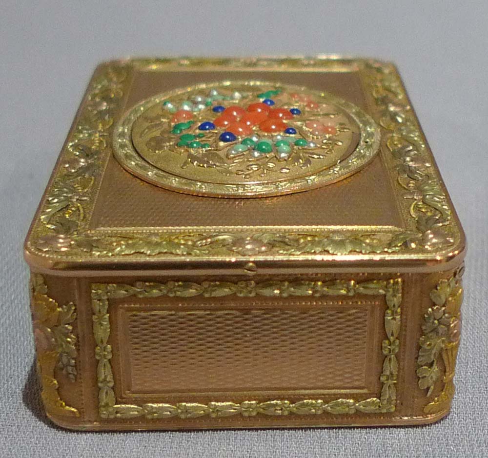 Antique singing bird box by Rochat in four colour gold and hardstone decoration