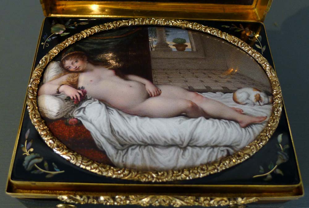Antique erotic gold and tortoiseshell musical box.