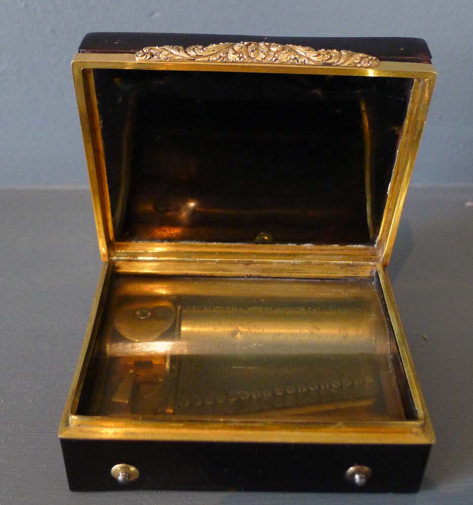 Antique erotic gold and tortoiseshell musical box.