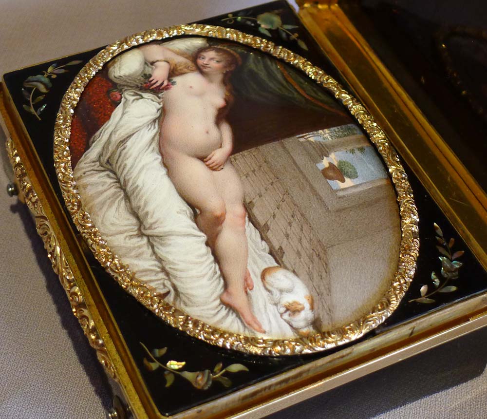 Antique erotic gold and tortoiseshell musical box.