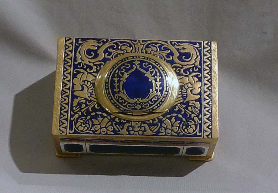 Singing bird box automaton in gilt bronze and enamel.