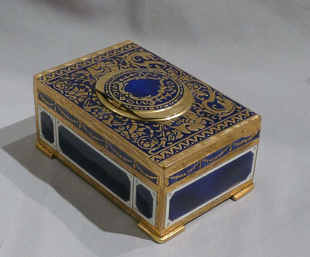 Singing bird box automaton in gilt bronze and enamel.