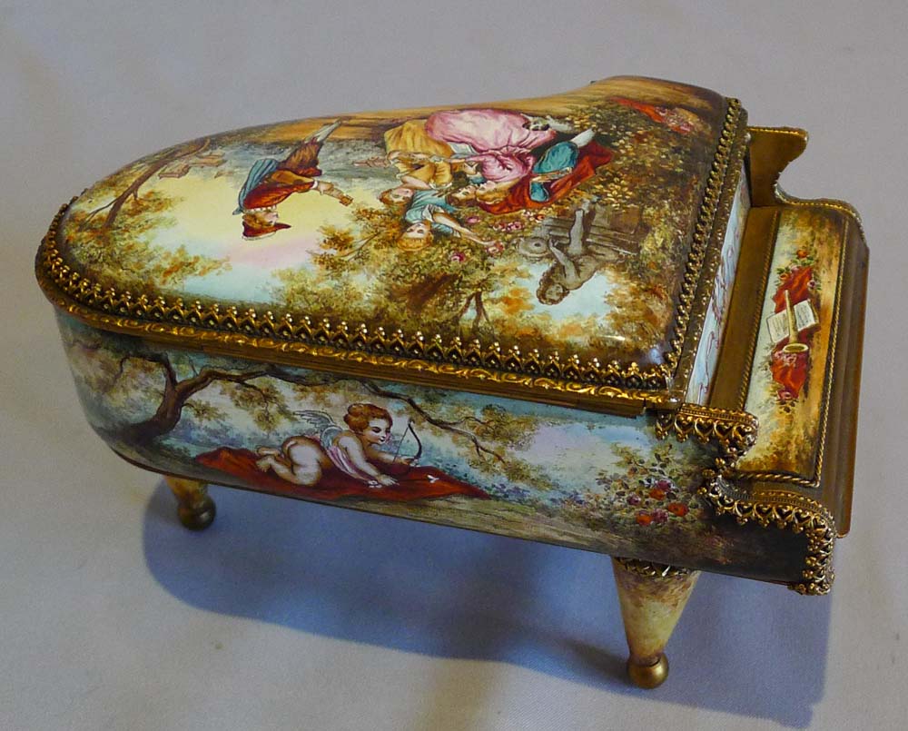 Austrian musical jewel box in hand painted enamel and gilt bronze as grand piano.