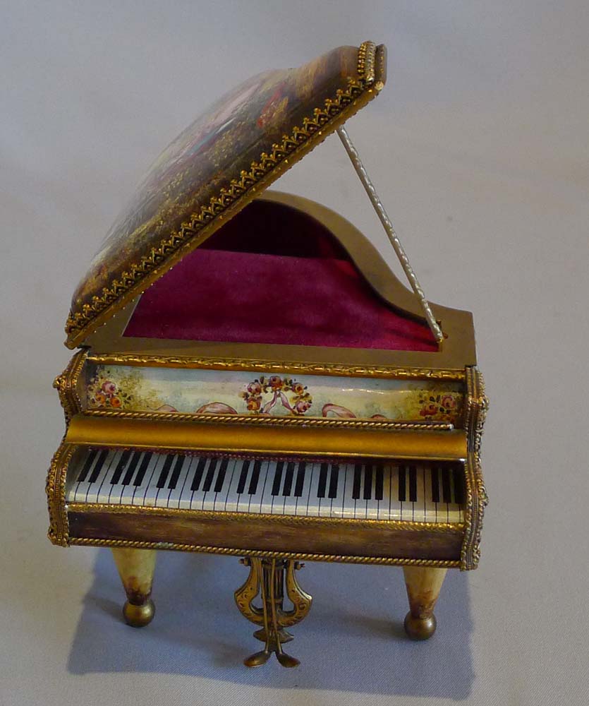 Austrian musical jewel box in hand painted enamel and gilt bronze as grand piano.