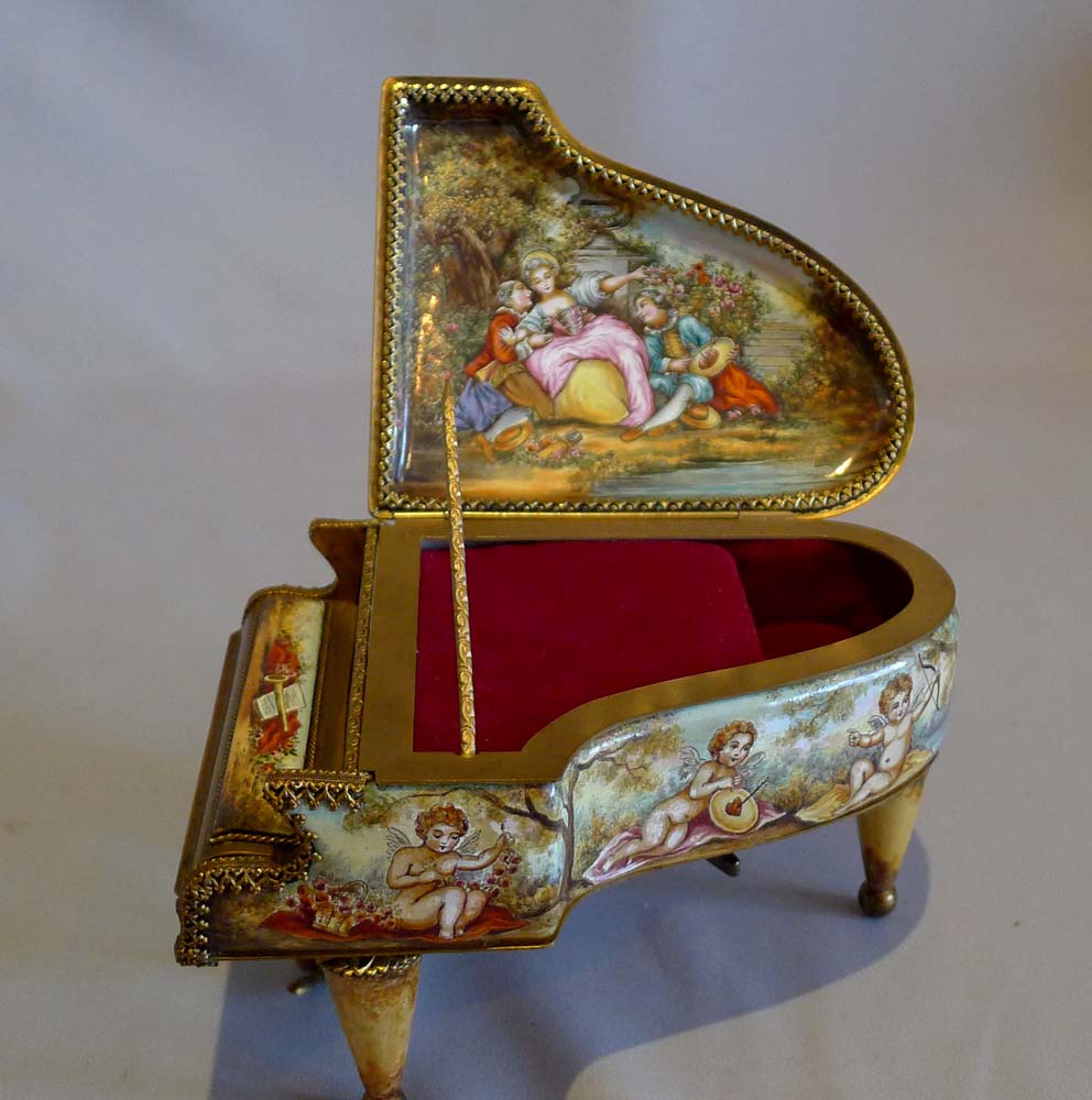 Austrian musical jewel box in hand painted enamel and gilt bronze as grand piano.