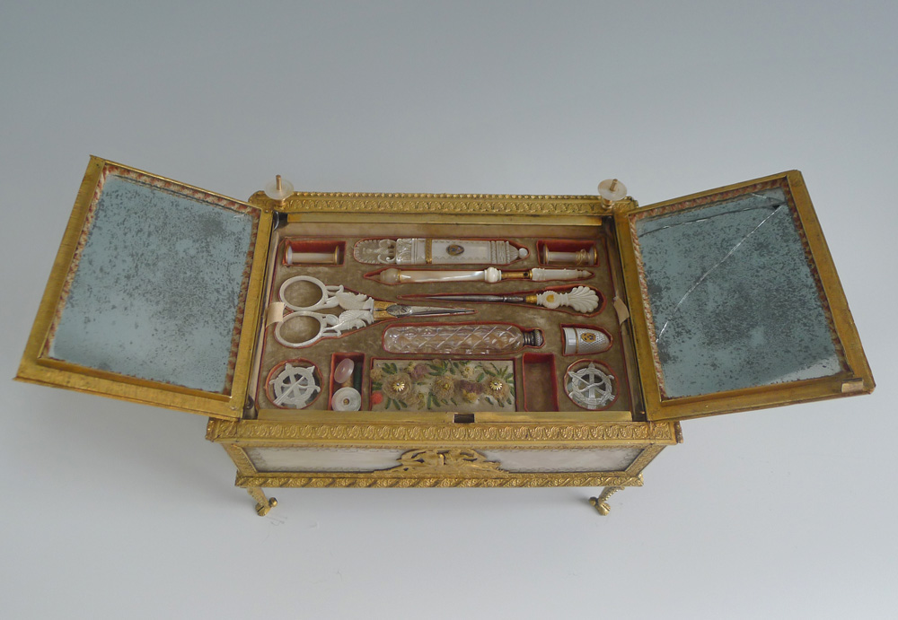 Antique Palais Royal music box and necessaire  in mother of pearl and gilt bronze.