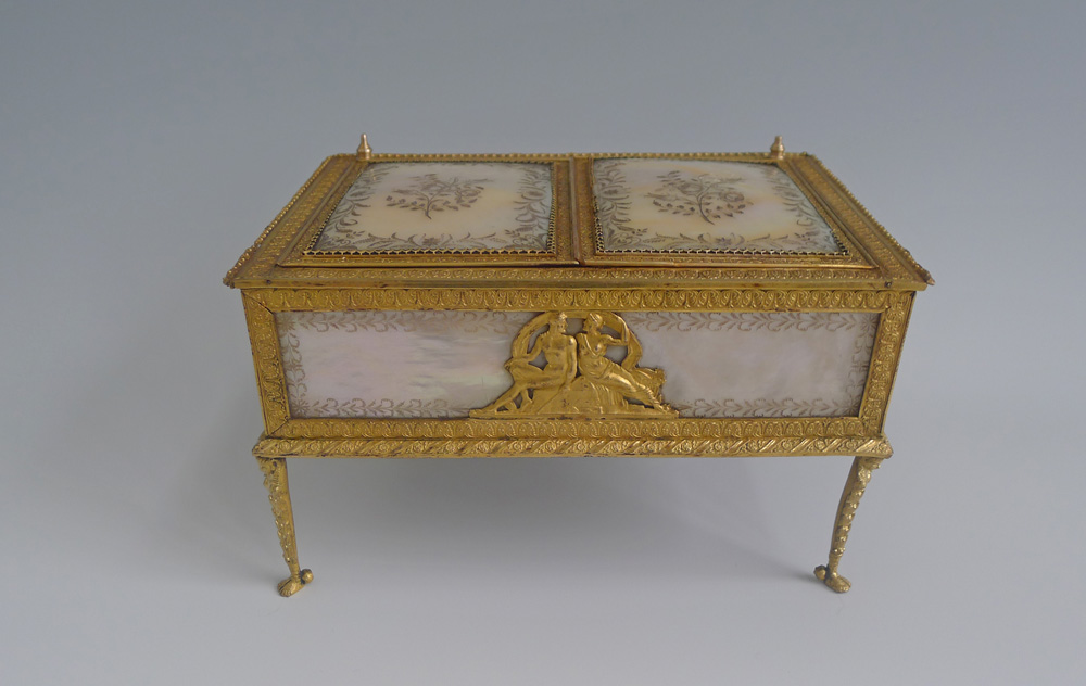 Antique Palais Royal music box and necessaire  in mother of pearl and gilt bronze.