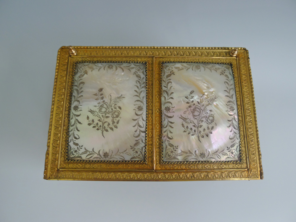 Antique Palais Royal music box and necessaire  in mother of pearl and gilt bronze.