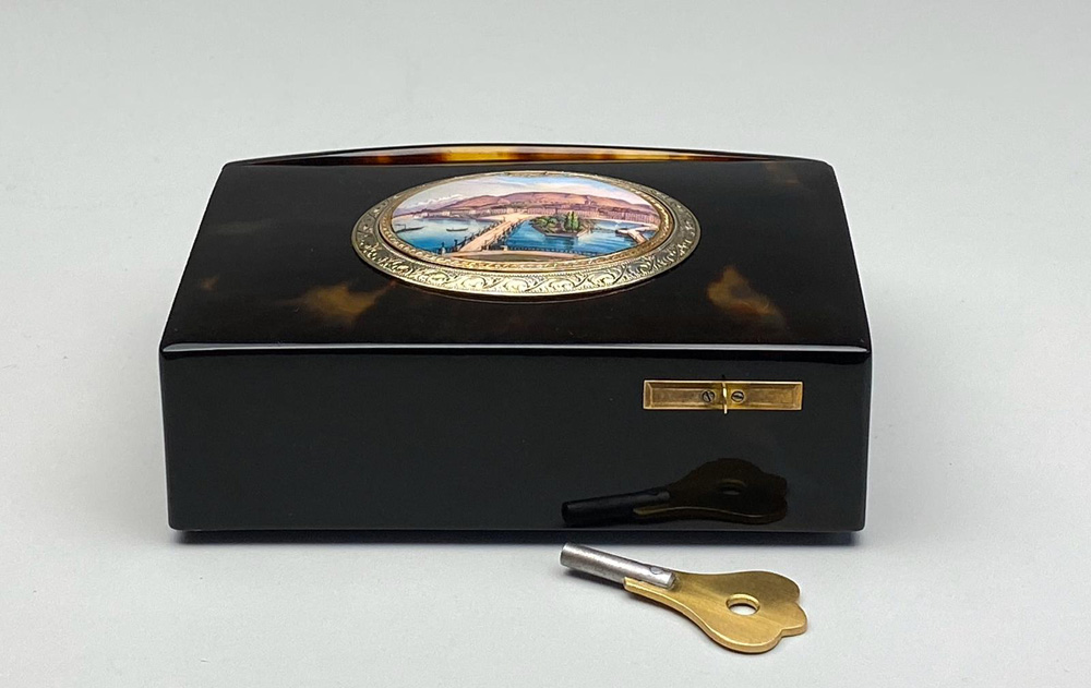 Charles Bruguier fusee singing bird box in mottled Tortoiseshell, Gold, Silver and Enamel