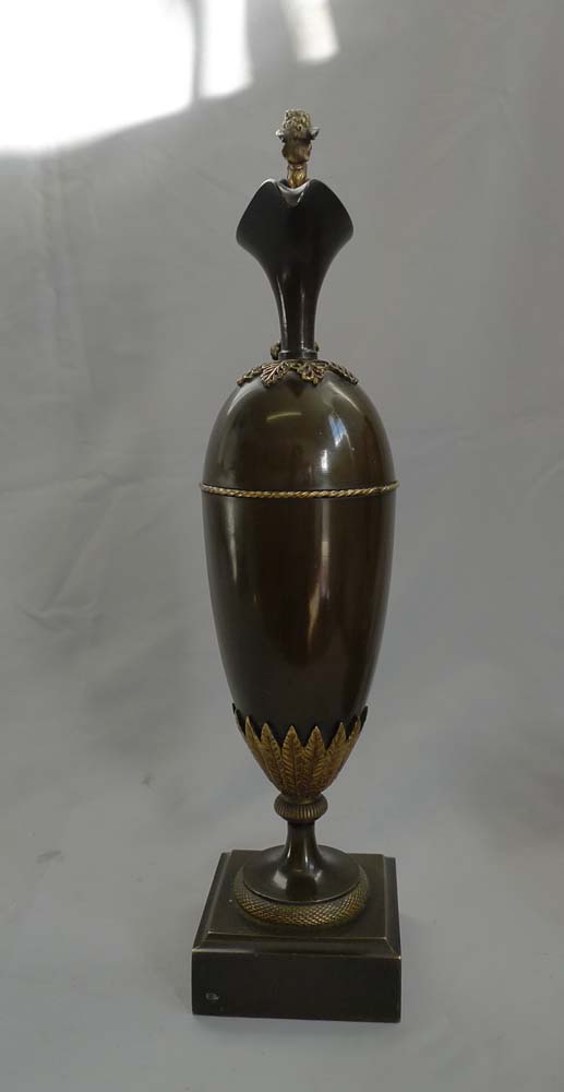 Antique Ravrio French Empire urn in patinated bronze and ormolu in form of classical wine ewer.
